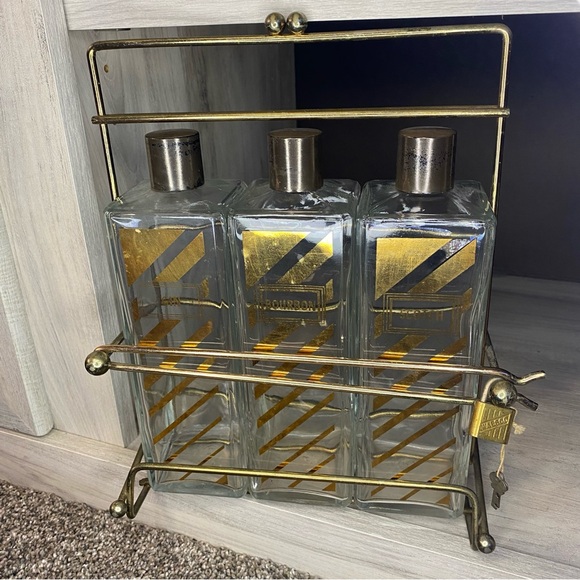 Vintage Decanter with Caddy, three bottle tantalus w Scotch, Bourbon Gin Labels - Picture 5 of 15